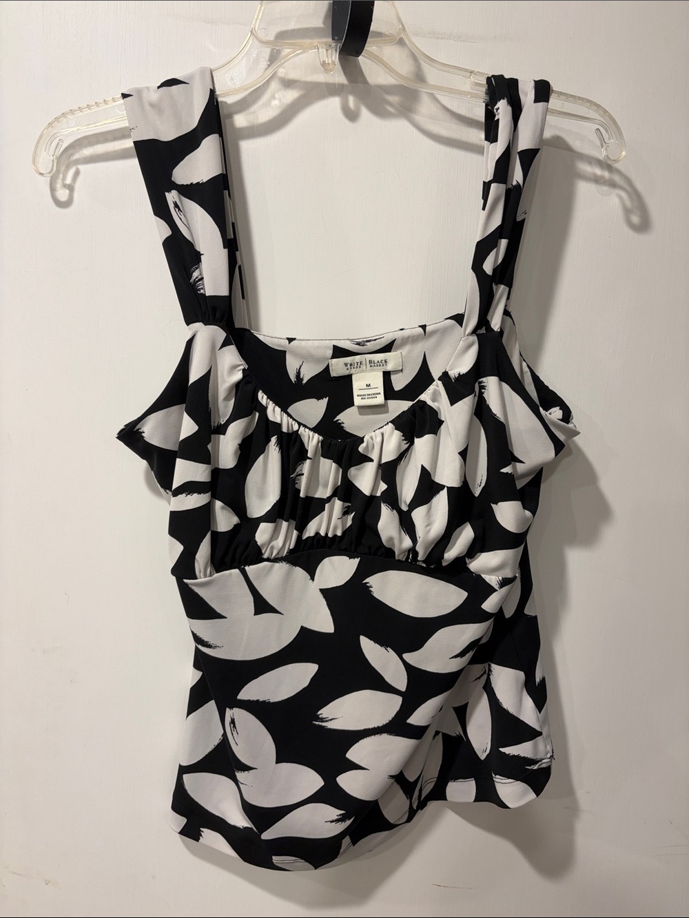White House & Black Market Leaf Print Ruffle Tank Top M black and white
